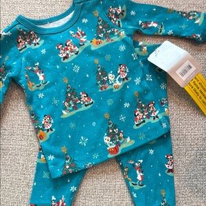 NWT Disney Christmas Pajama Set Size 6-9m